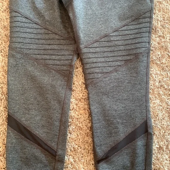 COPY - Old Navy Active legging sz S - Picture 2 of 3